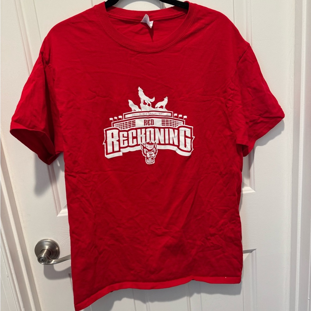 Mens NC STATE WOLFPACK Basketball Red T-Shirt Size L